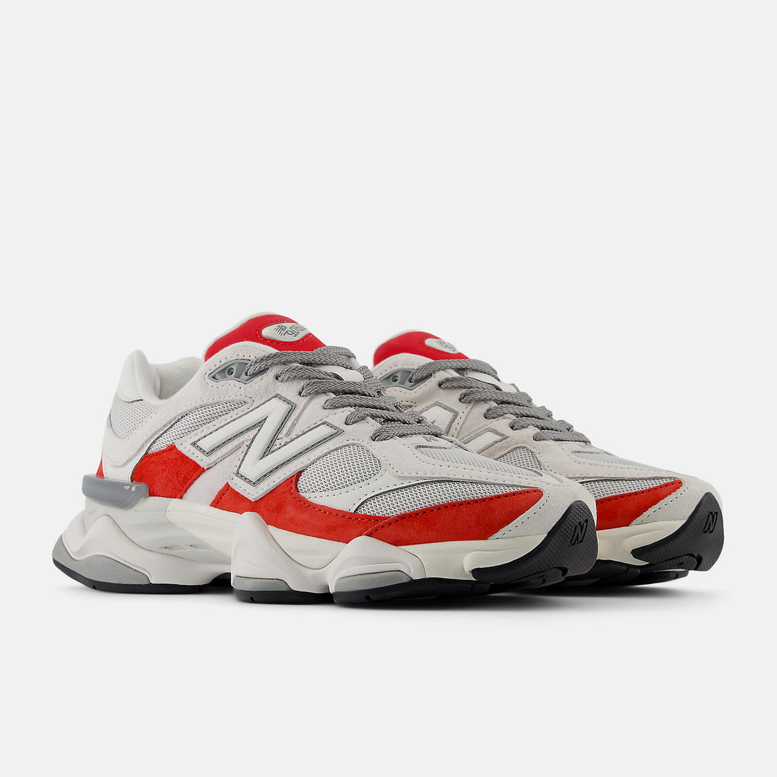 New Balance 9060 – Y2K Chunky Sneaker for Men & Women | Retro Futuristic Style